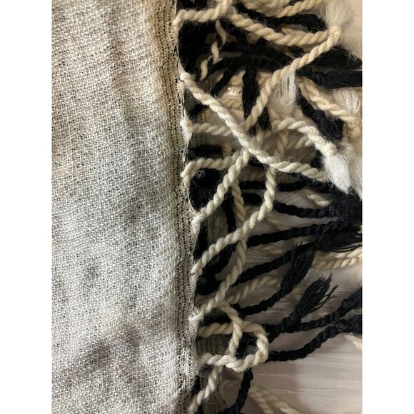 Lafayette 148 New York Wool Scarf Reversible Leaf Pattern Black & Ivory - Picture 5 of 8